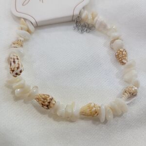 Elegant Cream and Tan Shell Bracelet